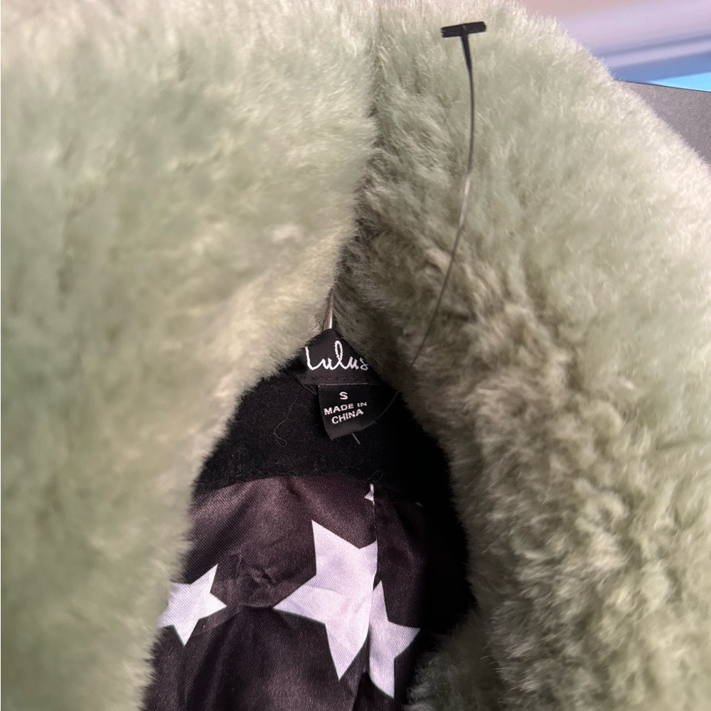 Chunky long faux fur coat in pale green - Picture 3 of 6